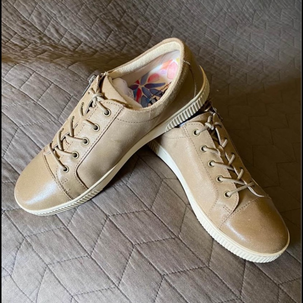 Born women’s shoes